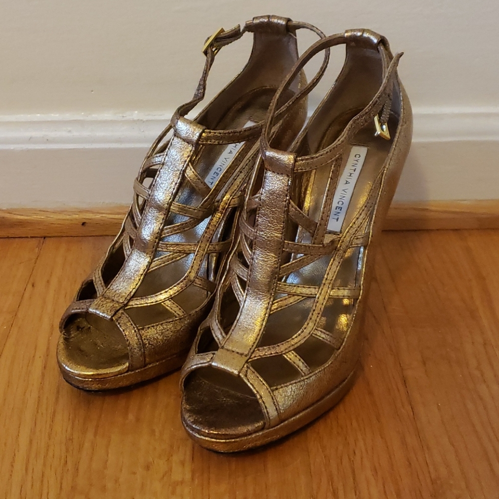 Cynthia Vincent Gold Scrappy Heels